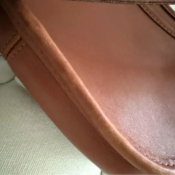 COACH Classic Tan Leather Crossbody Bag - Vintage - Great condition! - Picture 7 of 16